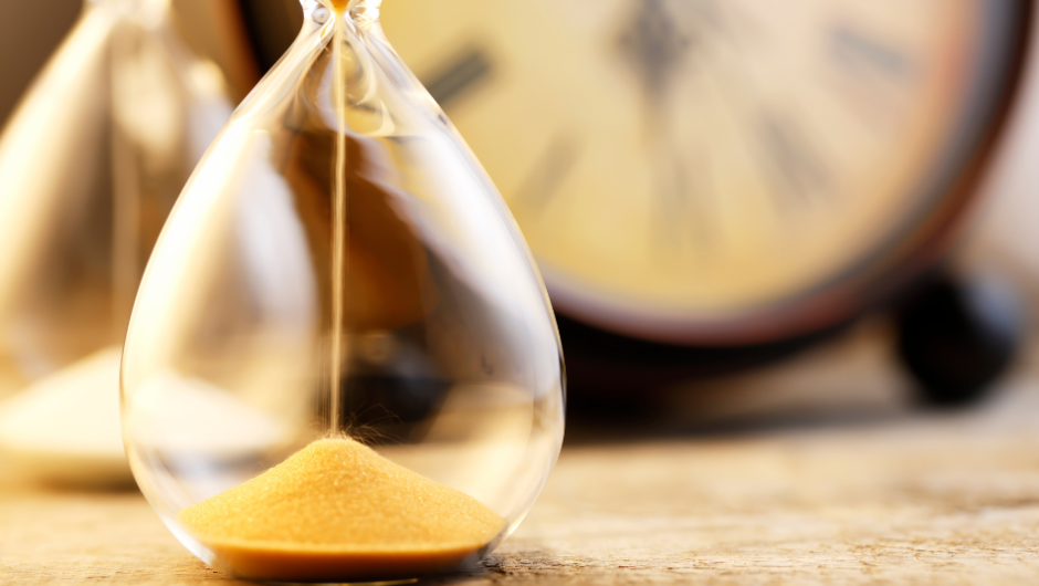 La imagen de un reloj de arena.